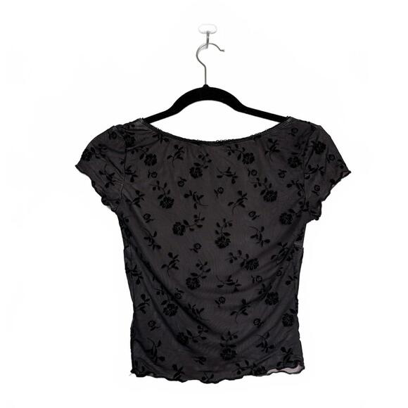 Cropped Black Floral Mesh Short Sleeve Flirty Top with V-Neck - Picture 3 of 3